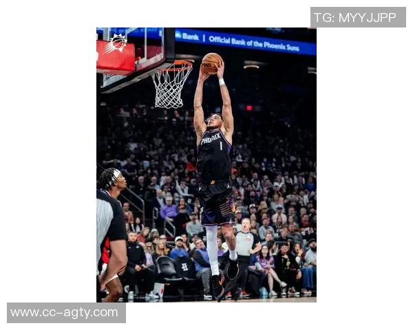 布克遭遇严密防守表现低迷18投仅4中贡献10分16助攻却有9次失误